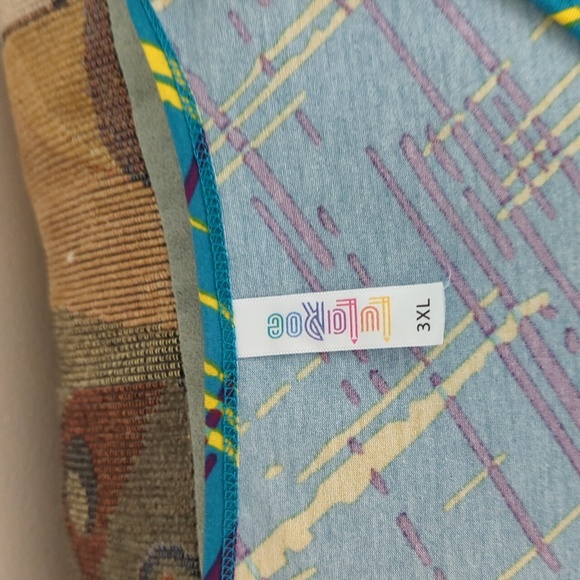 LulaRoe Shirt - Picture 2 of 2